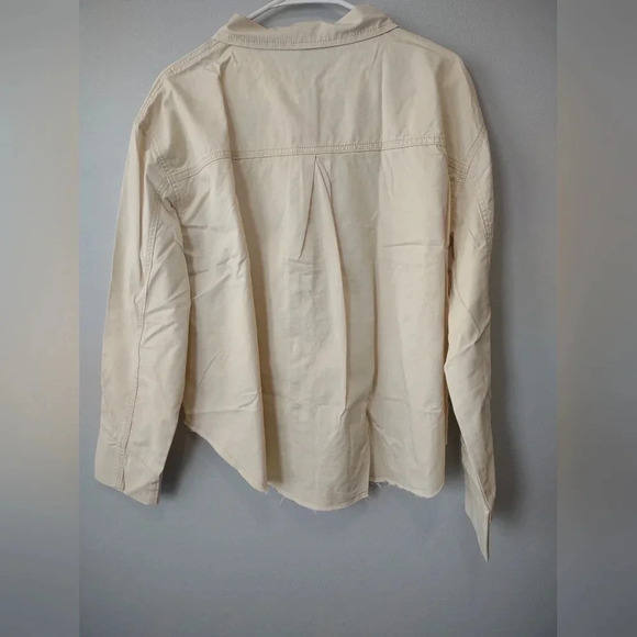 Cider long sleeve button down cream color blouse raw hem size L NWT - Picture 5 of 5